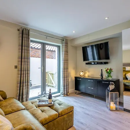 Apartment Staycation With Free Parking *