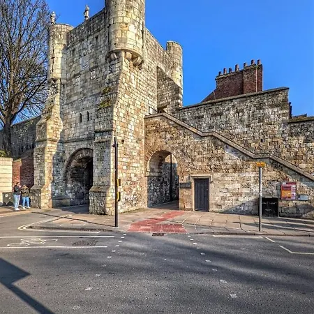 Lägenhet Staycation With Free Parking *