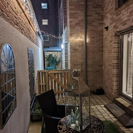Apartment Staycation With Free Parking