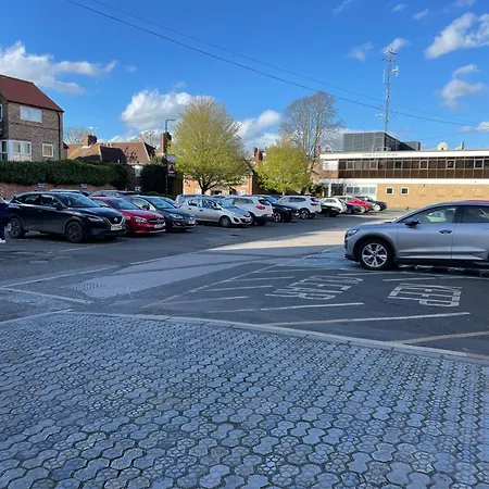 Staycation With Free Parking Lägenhet