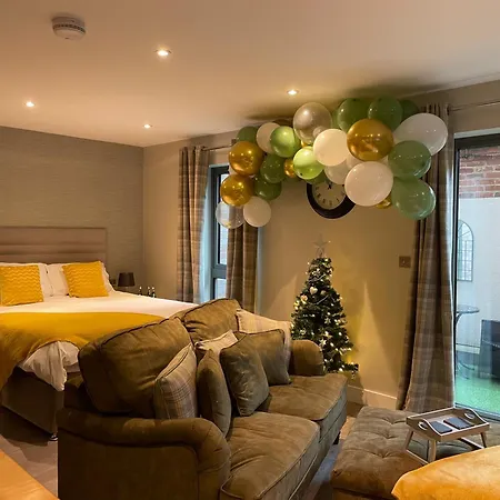 Apartment Staycation With Free Parking *