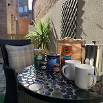 Staycation With Parking Included 아파트