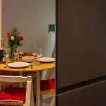 Apartment Staycation With Parking Included York