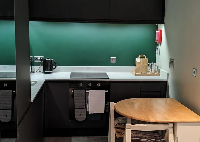 Apartment Staycation With Parking Included