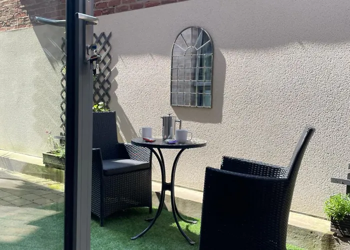 Apartment Staycation With Parking Included