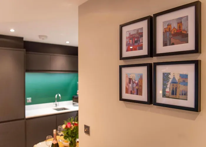 Apartment Staycation With Parking Included *