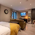 Staycation With Parking Included Apartment